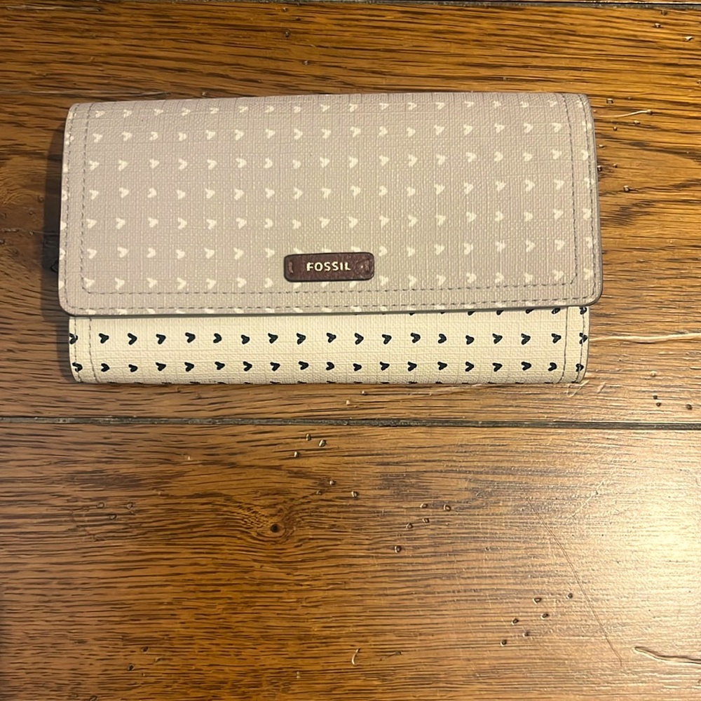 Fossil Women's Tan and Cream Heart Pattern Wallet